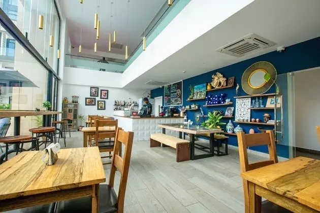Embassy Gardens Premier Suites - Yerinde Yemek