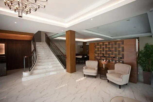 Embassy Hotel - Lobi