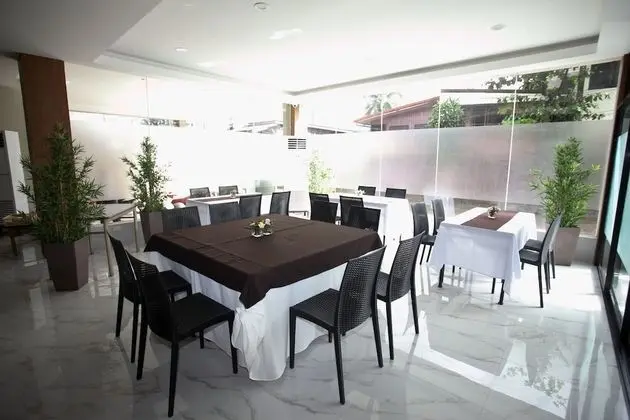 Embassy Hotel - Yerinde Yemek