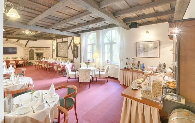 Hotel Embassy - Yerinde Yemek