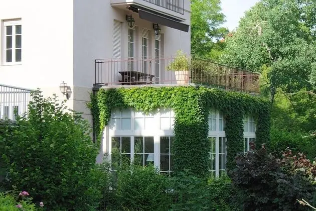 Embassy Row BnB