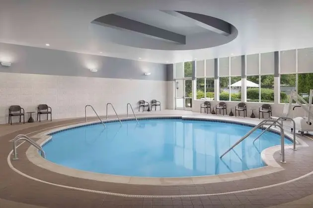 Embassy Suites Atlanta Kennesaw Town Center - Havuz