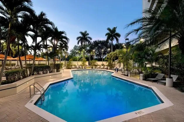 Embassy Suites Boca Raton - Havuz