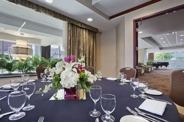 Embassy Suites Buffalo - Yerinde Yemek