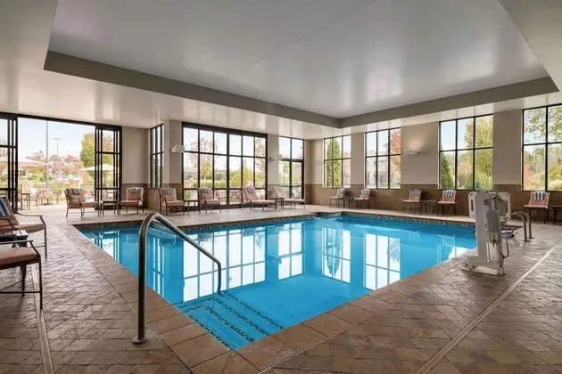 Embassy Suites Chattanooga/Hamilton Place - Havuz
