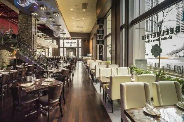 Embassy Suites Chicago Magnificent Mile - Yeme / İçme