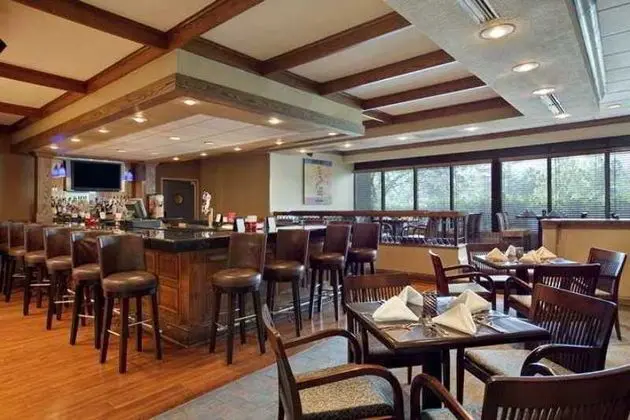 Embassy Suites Columbus  - Genel