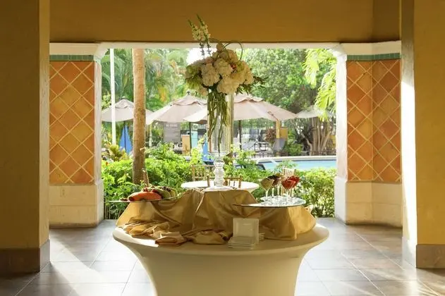 Embassy Suites Fort Lauderdale - Yerinde Yemek