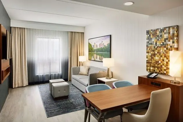 Embassy Suites by Hilton Atlanta Airport North - Oda