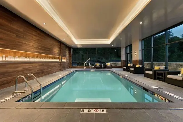 Embassy Suites by Hilton Berkeley Heights, NJ - Havuz