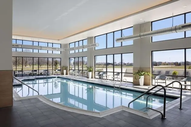 Embassy Suites by Hilton Bowling Green - Havuz