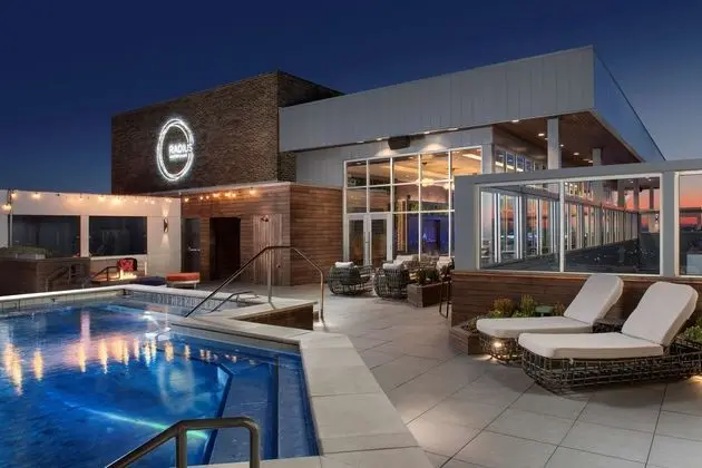 EMBASSY SUITES BY HILTON KNOXVILLE DOWNTOWN - Havuz