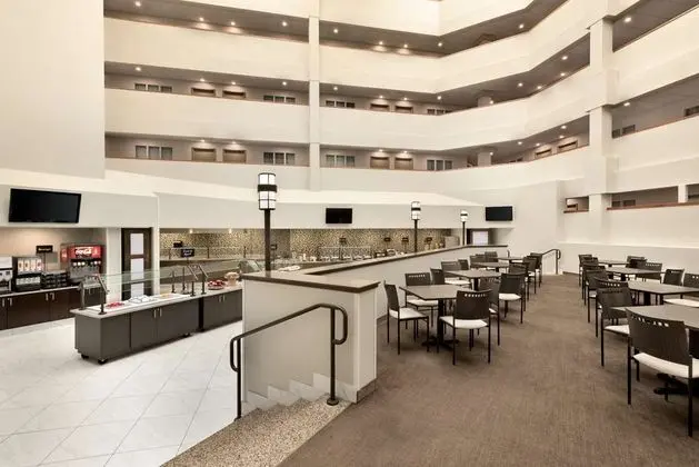 Embassy Suites by Hilton Milwaukee-Brookfield, WI