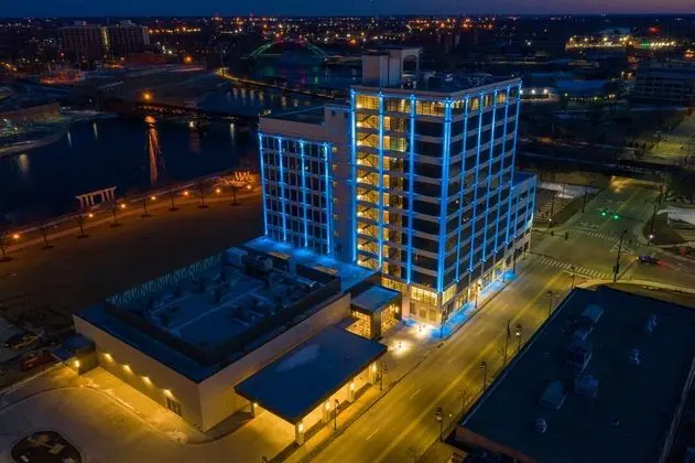 EMBASSY SUITES BY HILTON ROCKFORD RIVERFRONT