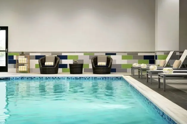 Embassy Suites by Hilton Syracuse - Destiny USA, N - Havuz