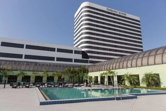 Embassy Suites by Hilton West Palm Beach Central - Havuz