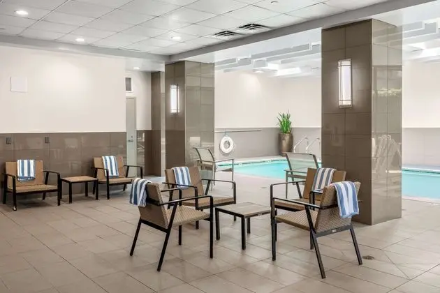 Embassy Suites Irvine - Havuz