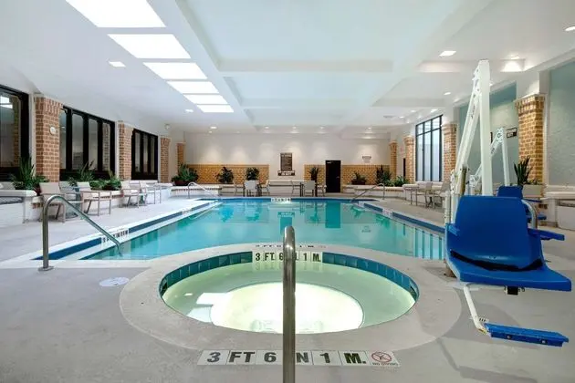Embassy Suites Jacksonville - Havuz