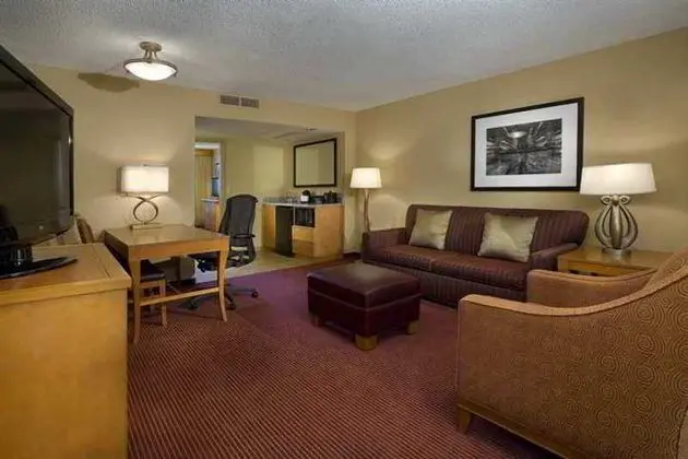 Embassy Suites Kansas City International Airport - Genel
