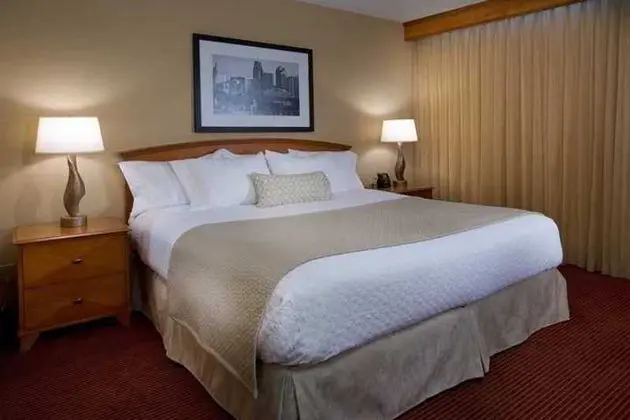 Embassy Suites Kansas City International Airport - Genel