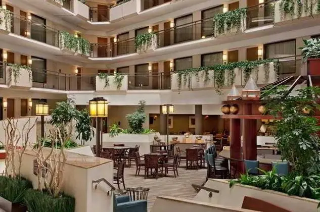 Embassy Suites Kansas City - Overland Park