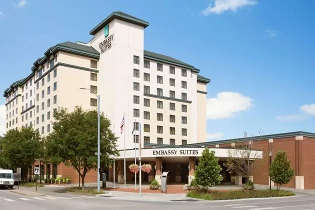 Embassy Suites Lincoln - Dış Mekan
