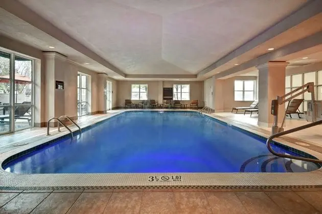 Embassy Suites Little Rock - Havuz