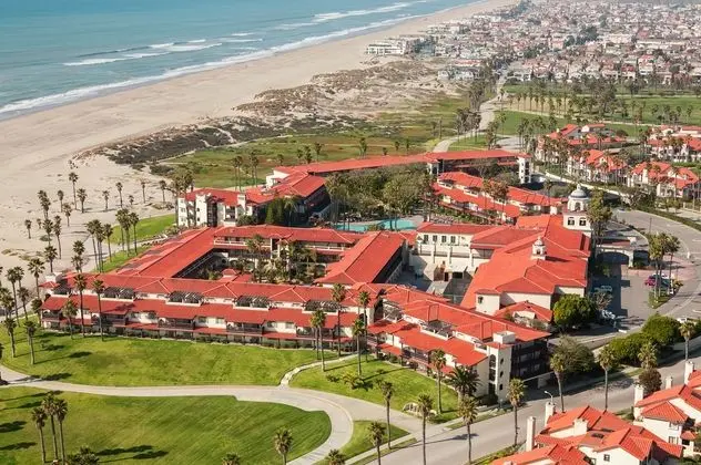 Embassy Suites Mandalay Beach Hotel & Resort