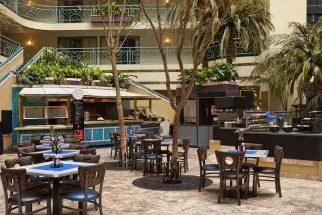 Embassy Suites Minneapolis - Airport