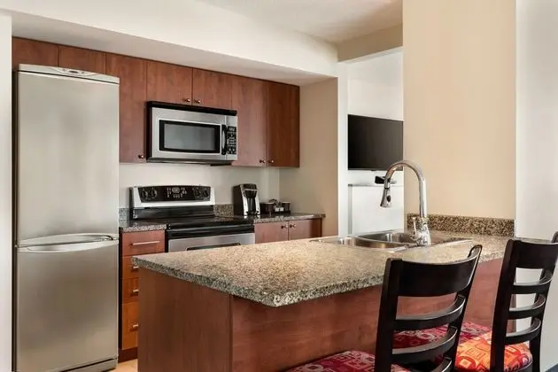 Embassy Suites Hotel Montreal - Mutfak