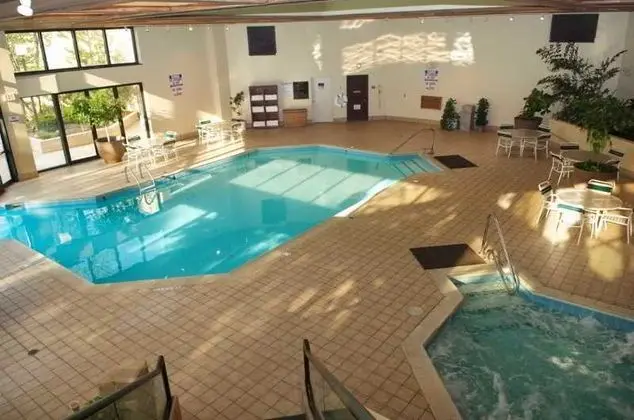 Embassy Suites Oklahoma City - Havuz