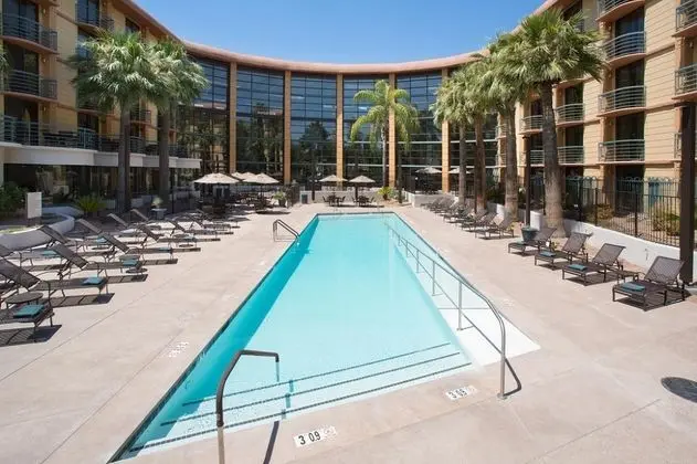 Embassy Suites Phoenix Biltmore