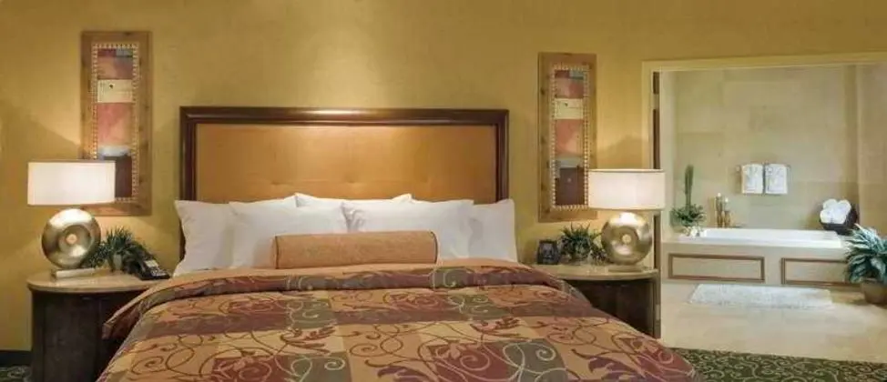 Embassy Suites St. Louis-St. Charles/Hotel & Spa