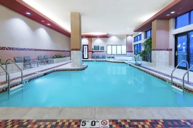 Embassy Suites St. Louis-St. Charles/Hotel & Spa - Havuz