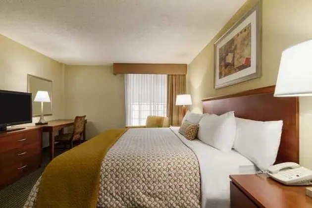 Embassy Suites Winston - Salem