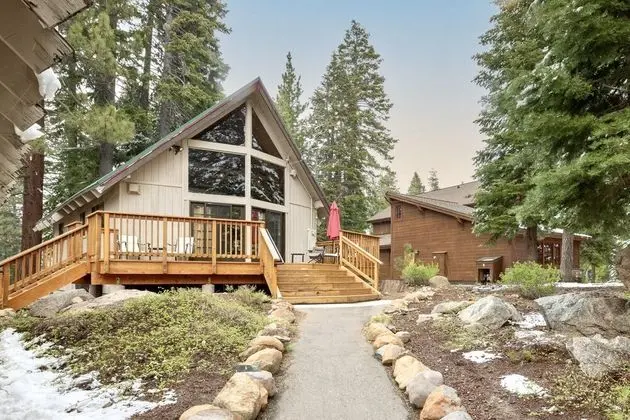 Emerald by Avantstay Tahoe Donner Mountain Retreat w/ Large Patio