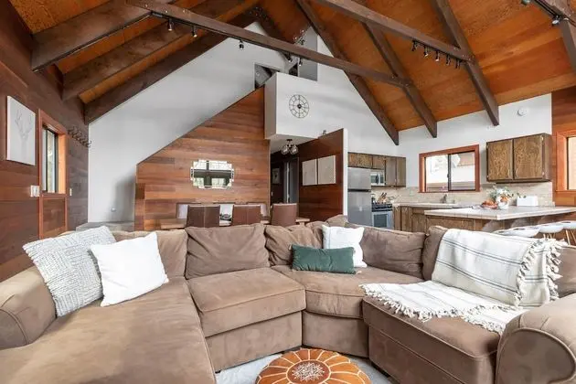 Emerald by Avantstay Tahoe Donner Mountain Retreat w/ Large Patio - İç Mekan