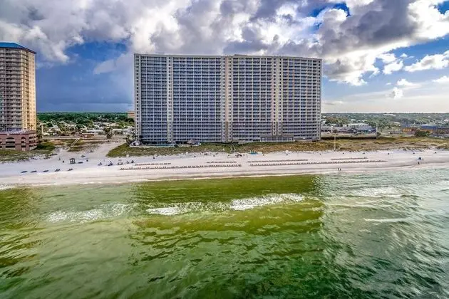 Emerald Beach by Forehand Rentals