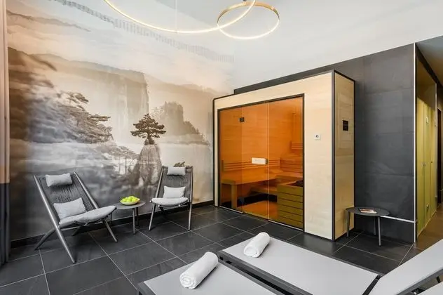 Emerald Downtown Suites - Havuz