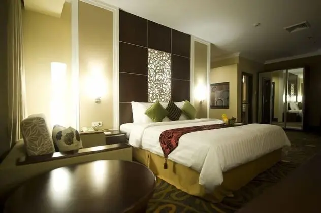 Emerald Garden International Hotel - Oda