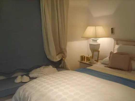 Emerald Guest House Springs - Oda