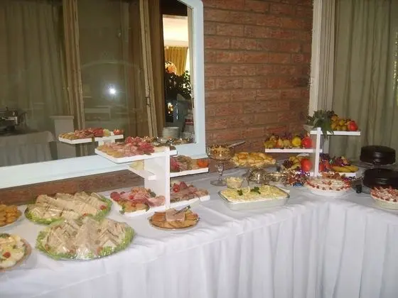 Emerald Guest House Springs - Yerinde Yemek