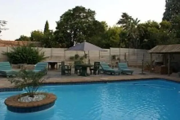 Emerald Guesthouse - Havuz