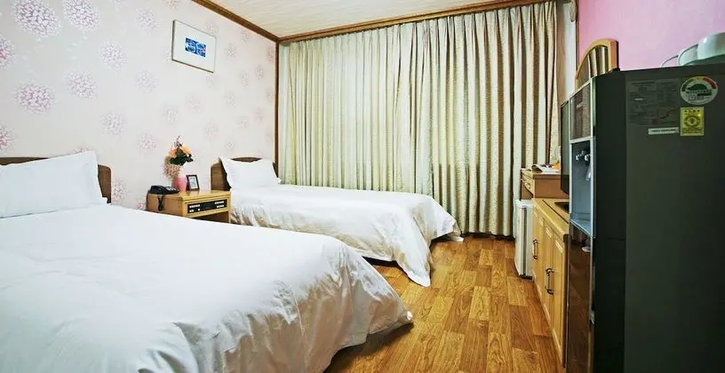 Emerald Hotel - Öne Çıkan Resim
