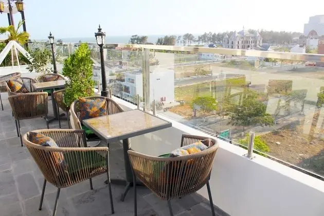 Emerald Ocean Hotel