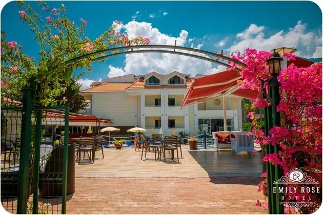 Emily Rose Hotel - Genel