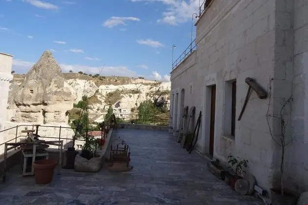 Emit Cave Hotel