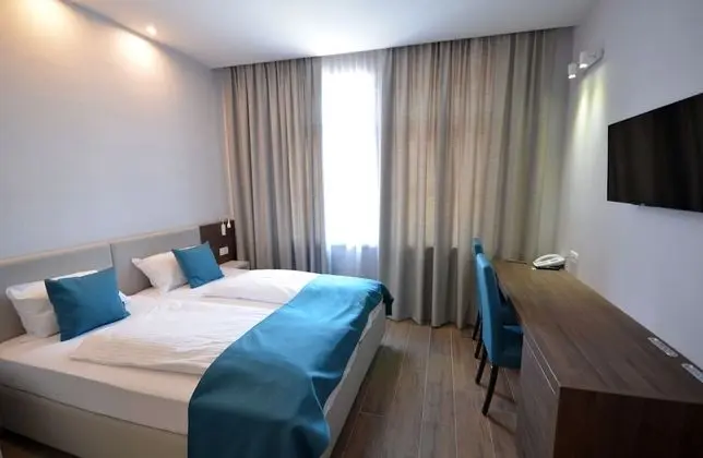 Emonec Hotel - Oda