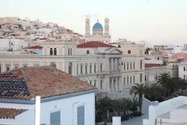 En Ermoupoli - Genel