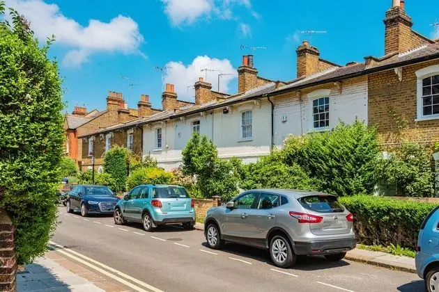 Enchanting Hammersmith Home Close to Shepherds Bush by Underthedoormat
